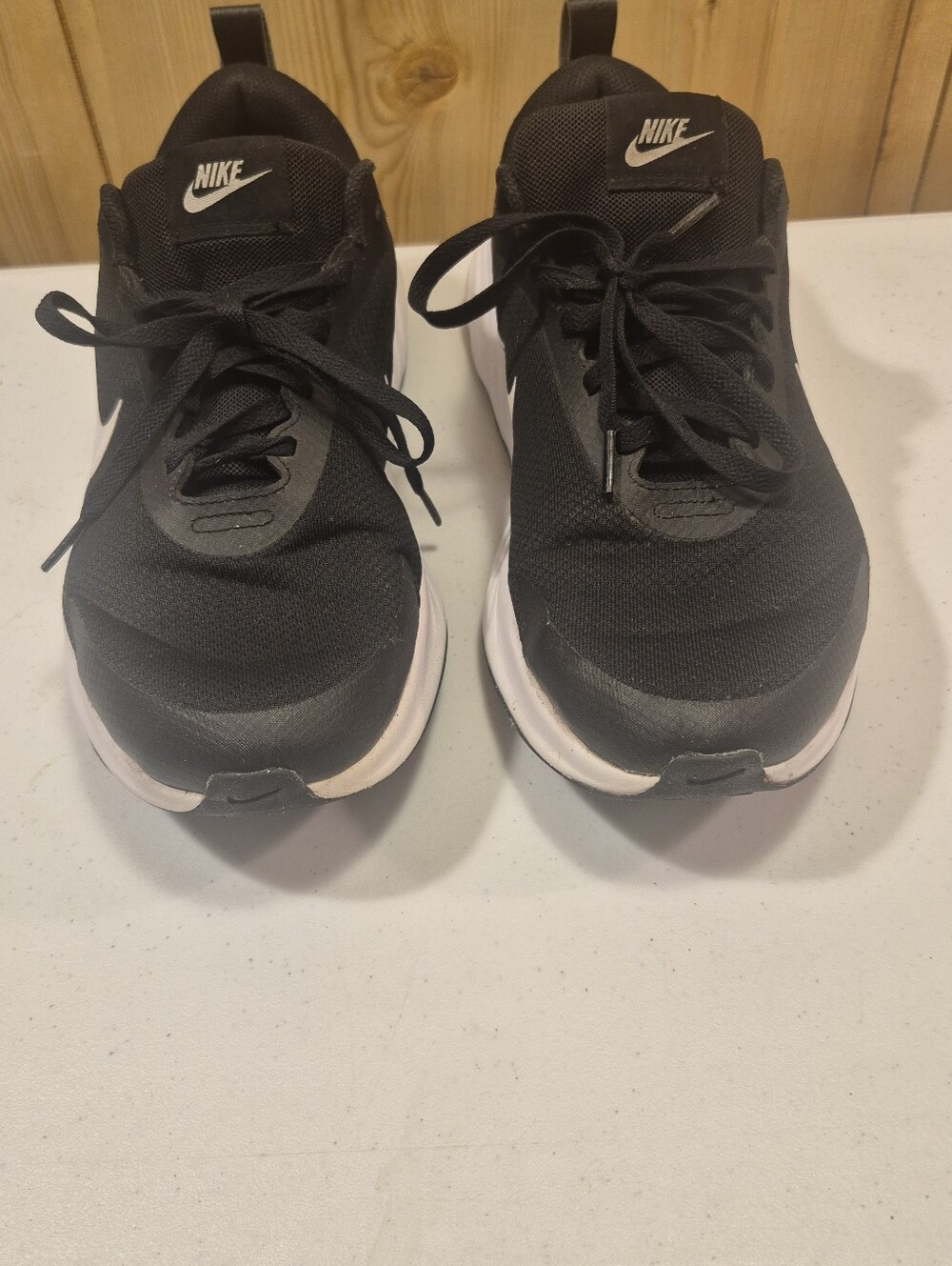 NIKE PROMINA MEN'S WALKING SHOE . SIZE 10W. BLACK/WHITE